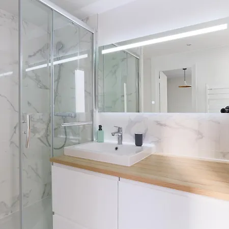 Eiffel Tower Flat Apartment Paris