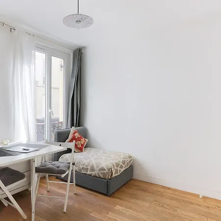 Eiffel Tower Flat Apartment